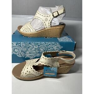 Skechers Women's BEVERLEE - EASY TO ADORE wedge sandal Off White Sz 10 M